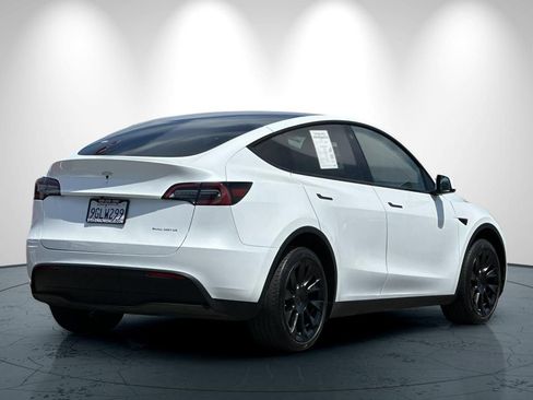 Used 2023 Tesla Model Y Long Range AWD/4WD image 4