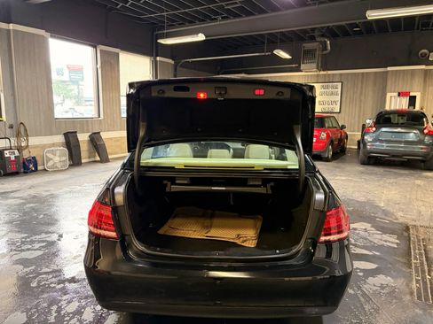 Used 2014 Mercedes-Benz E 350 4MATIC Sedan image 14