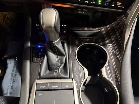 Used 2022 Lexus RX 450h AWD w/ Luxury Package image 19