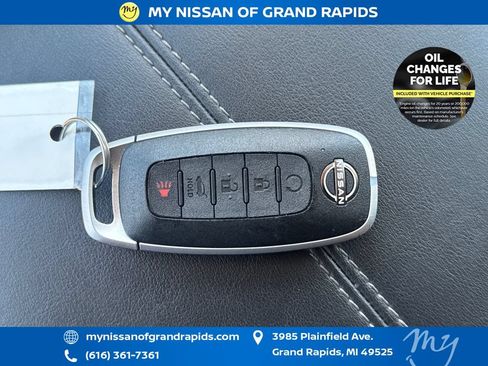 Used 2025 Nissan Pathfinder SL AWD/4WD image 37