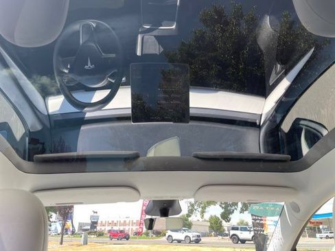 Used 2024 Tesla Model Y Long Range AWD/4WD image 15
