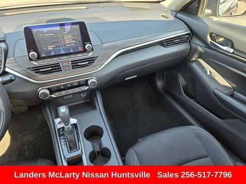 Used 2024 Nissan Altima 2.5 SV FWD image 16