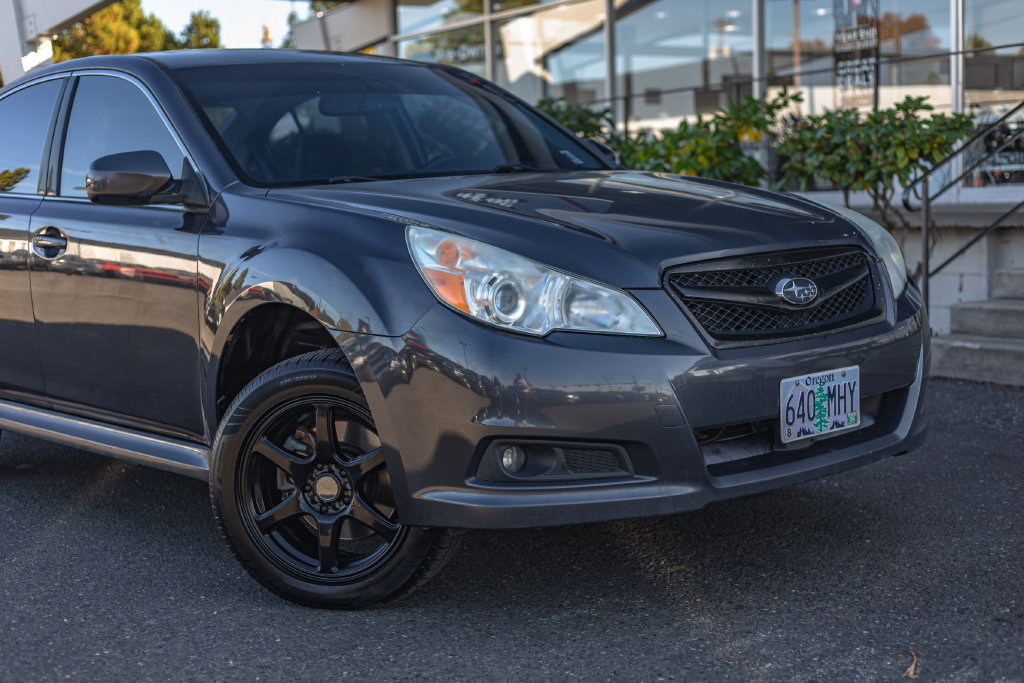 Used 2011 Subaru Legacy 3.6R Limited AWD/4WD image 3