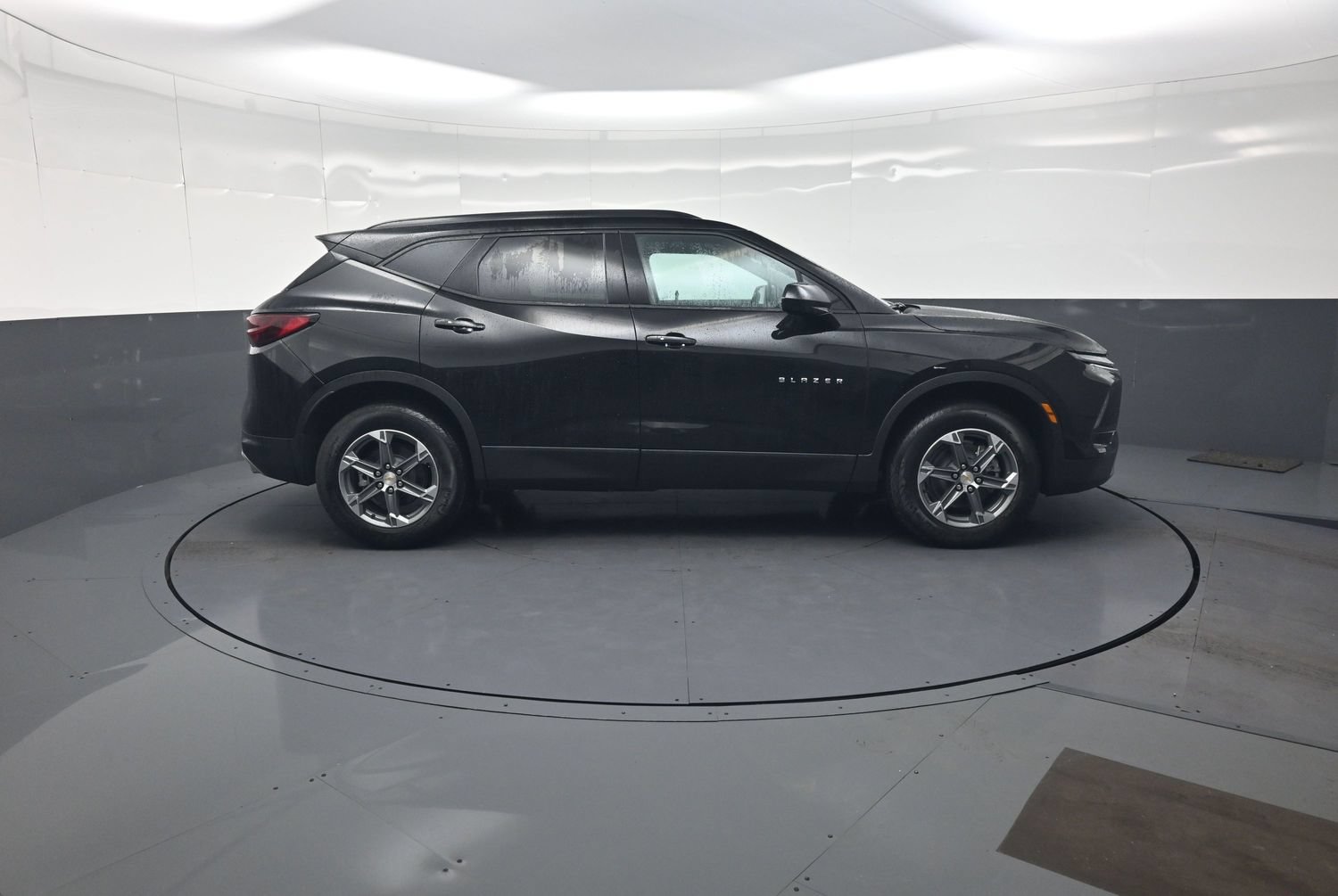 New 2026 Chevrolet Blazer LT w/ Convenience Package AWD/4WD image 2