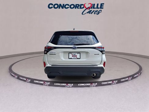 Used 2025 Subaru Forester Touring AWD/4WD image 6
