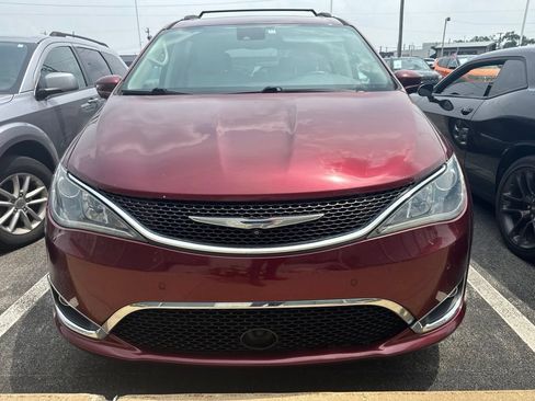 Used 2017 Chrysler Pacifica Touring-L Plus w/ Advanced Safetytec Group FWD image 2