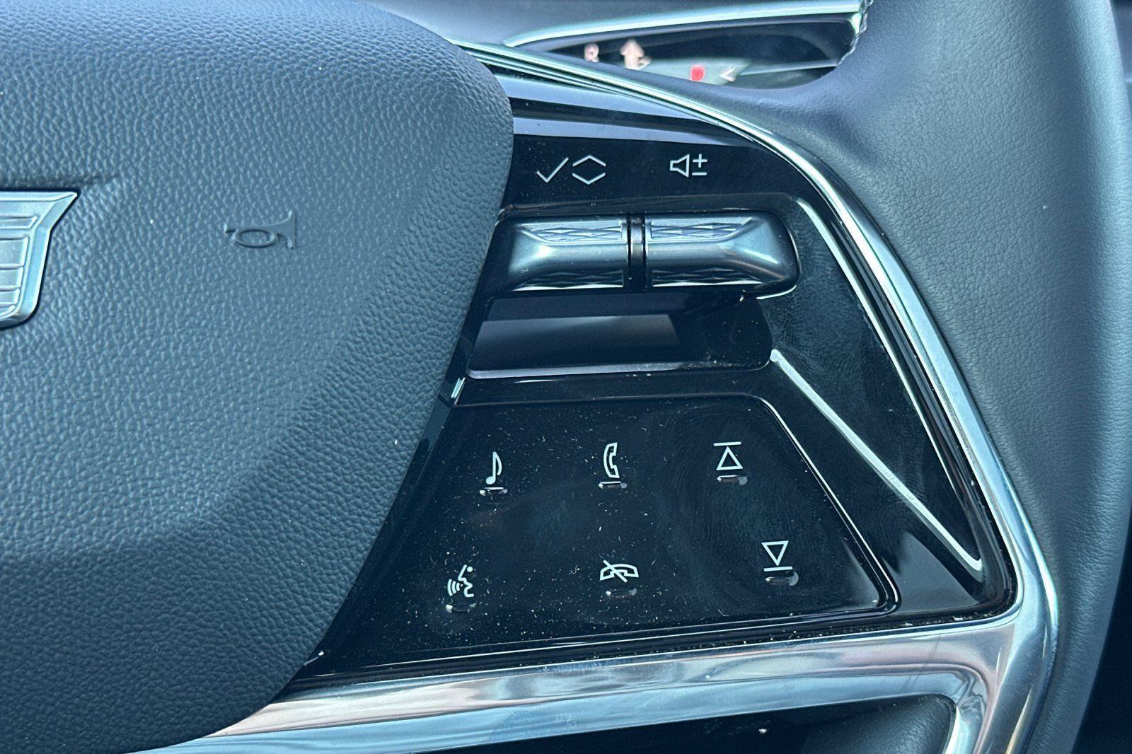 Certified 2026 Cadillac Vistiq Sport AWD/4WD image 35