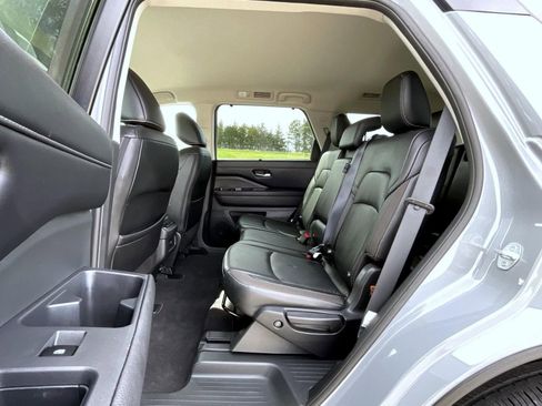 Used 2023 Nissan Pathfinder SL AWD/4WD image 22