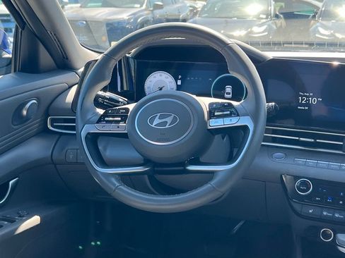 Certified 2025 Hyundai Elantra SEL FWD image 12