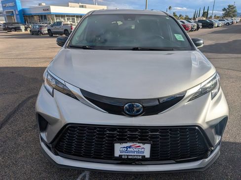 Used 2023 Toyota Sienna XSE image 8