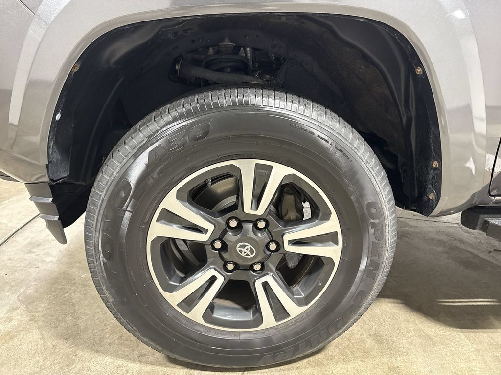 Used 2016 Toyota Tacoma TRD Sport w/ Towing Package AWD/4WD image 26