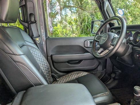 Used 2021 Jeep Wrangler Unlimited Sahara AWD/4WD image 15
