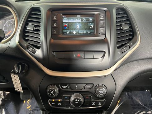 Used 2014 Jeep Cherokee Latitude w/ Cold Weather Group AWD/4WD image 22
