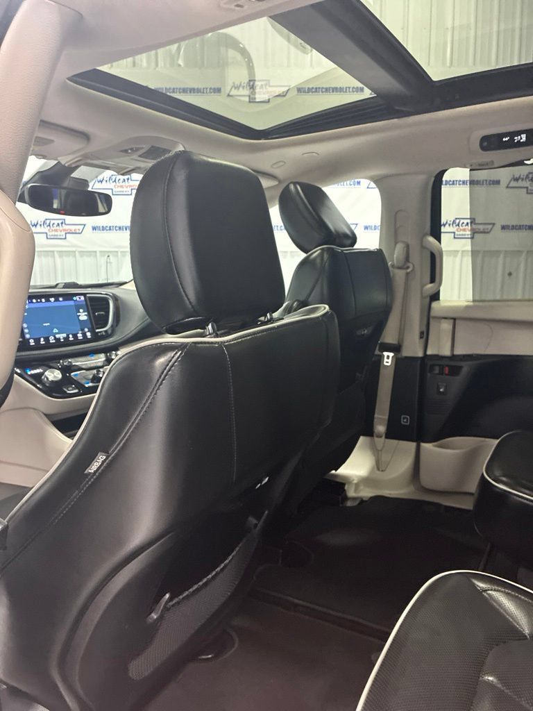 Used 2023 Chrysler Pacifica Limited FWD image 30