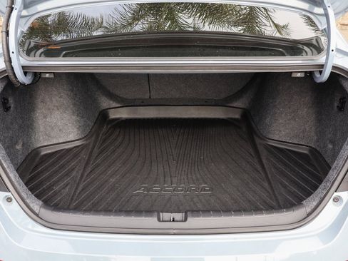 Used 2022 Honda Accord Touring image 8