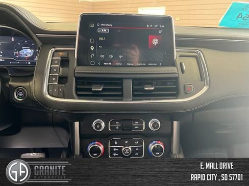 Used 2024 GMC Yukon XL SLT w/ SLT Luxury Package image 20