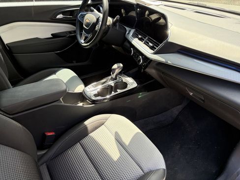 Used 2024 Chevrolet Trax LT w/ Driver Confidence Package FWD image 8