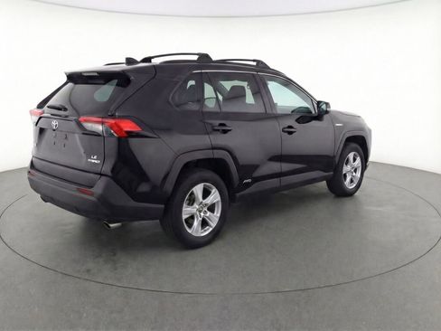 Used 2020 Toyota RAV4 LE w/ Carpet Mat Package image 5