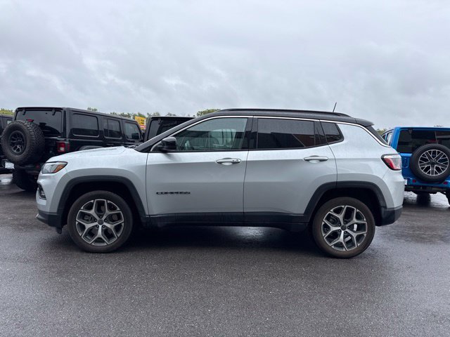 Used 2025 Jeep Compass Limited AWD/4WD image 7