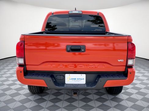 Used 2018 Toyota Tacoma TRD Off-Road w/ Technology Package RWD image 11