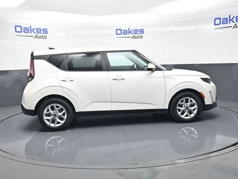 Used 2023 Kia Soul LX w/ LX Technology Package FWD image 9