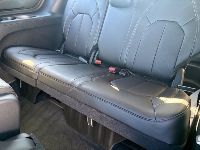 New 2027 Chrysler Pacifica Select FWD image 12