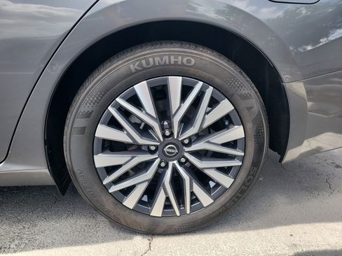 Used 2025 Nissan Altima 2.5 SV image 8