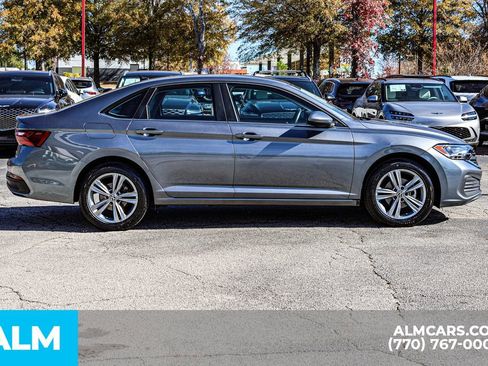 Used 2024 Volkswagen Jetta SE image 9