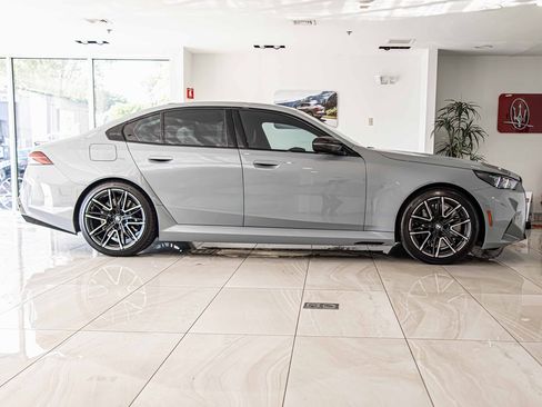 Used 2025 BMW M5 w/ Carbon Package image 9