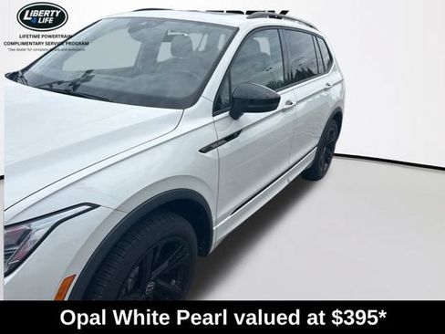 Used 2023 Volkswagen Tiguan SE R-Line AWD/4WD image 2