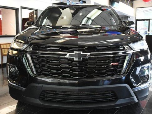 Used 2023 Chevrolet Traverse RS AWD/4WD image 2