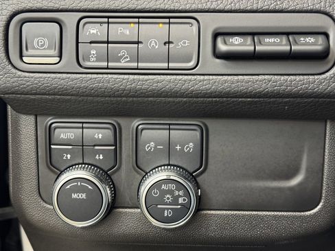 Used 2021 GMC Yukon Denali image 32