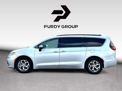 Used 2023 Chrysler Pacifica Limited image 5