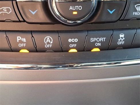 Used 2021 Jeep Grand Cherokee Laredo image 26