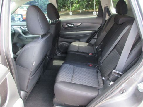 Used 2018 Nissan Rogue SV FWD image 13