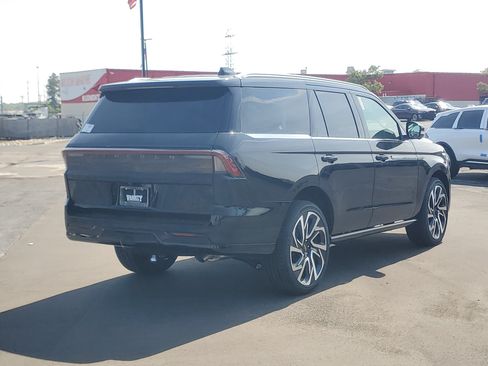 New 2027 Lincoln Navigator Reserve AWD/4WD image 4