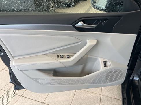 Used 2023 Volkswagen Jetta SE w/ Panoramic Sunroof Package FWD image 12
