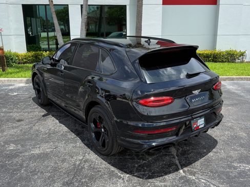 Used 2022 Bentley Bentayga AWD/4WD image 17