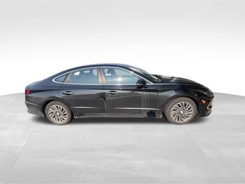 Used 2022 Hyundai Sonata Limited w/ Winter Weather Package FWD image 10