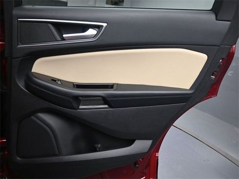 Used 2017 Ford Edge SEL w/ Equipment Group 201A image 28