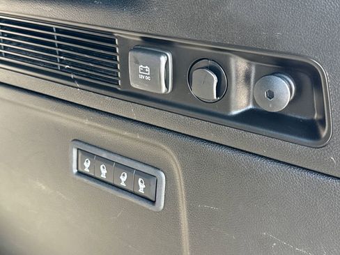 Used 2024 Jeep Wagoneer L Series II RWD image 11