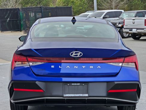 Used 2025 Hyundai Elantra SEL image 6