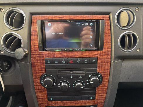 Used 2010 Jeep Commander Limited w/ Trailer Tow Group IV image 22