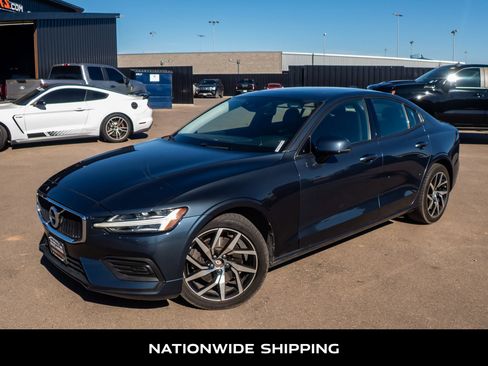 Used 2020 Volvo S60 T5 Momentum image 4