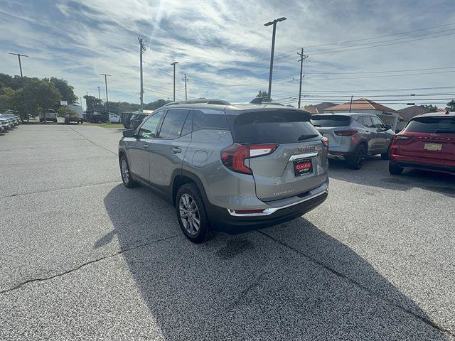 Used 2024 GMC Terrain SLT AWD/4WD image 3