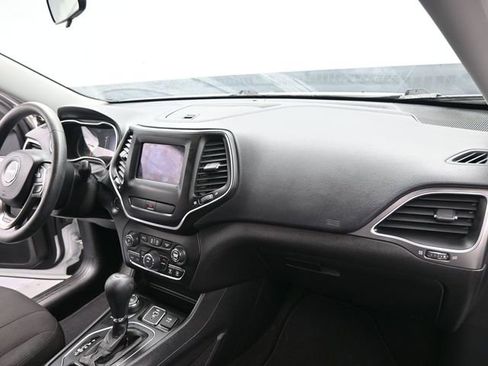 Used 2019 Jeep Cherokee Latitude w/ Popular Appearance Group image 24