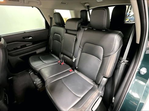 Used 2025 Nissan Pathfinder SL FWD image 31