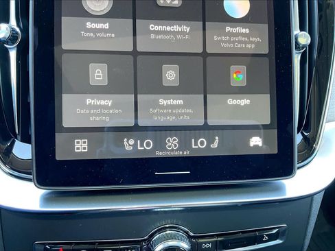 New 2026 Volvo XC90 B6 Plus w/ Protection Package Premier AWD/4WD image 22