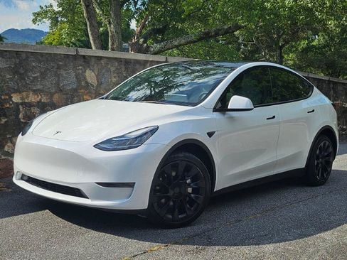 Used 2023 Tesla Model Y Long Range AWD/4WD image 5