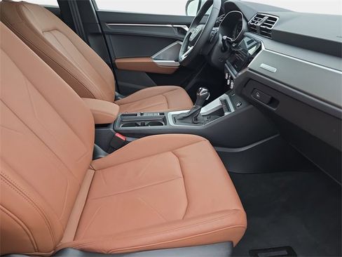 Used 2025 Audi Q3 2.0T Premium w/ Convenience Package image 12